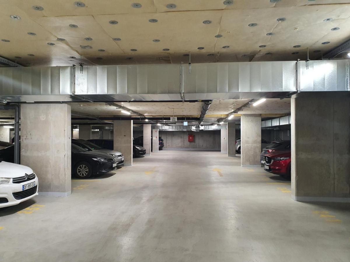 Park West Apartment - Free Parking Budapest Eksteriør billede