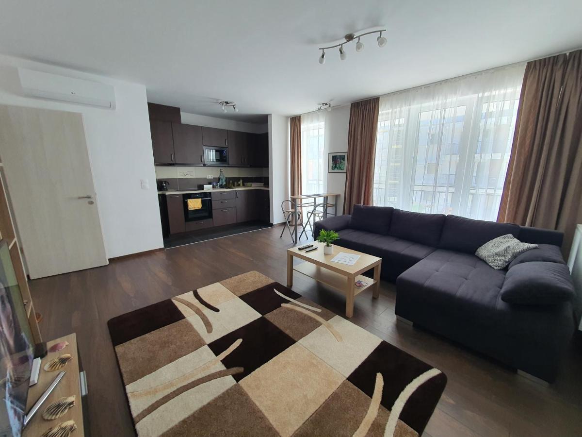 Park West Apartment - Free Parking Budapest Eksteriør billede