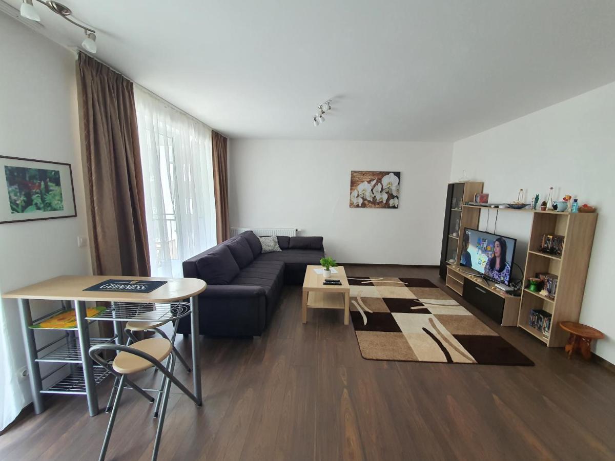 Park West Apartment - Free Parking Budapest Eksteriør billede