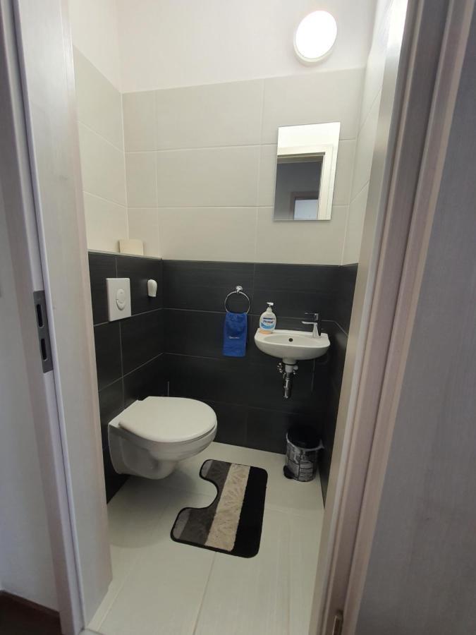 Park West Apartment - Free Parking Budapest Eksteriør billede