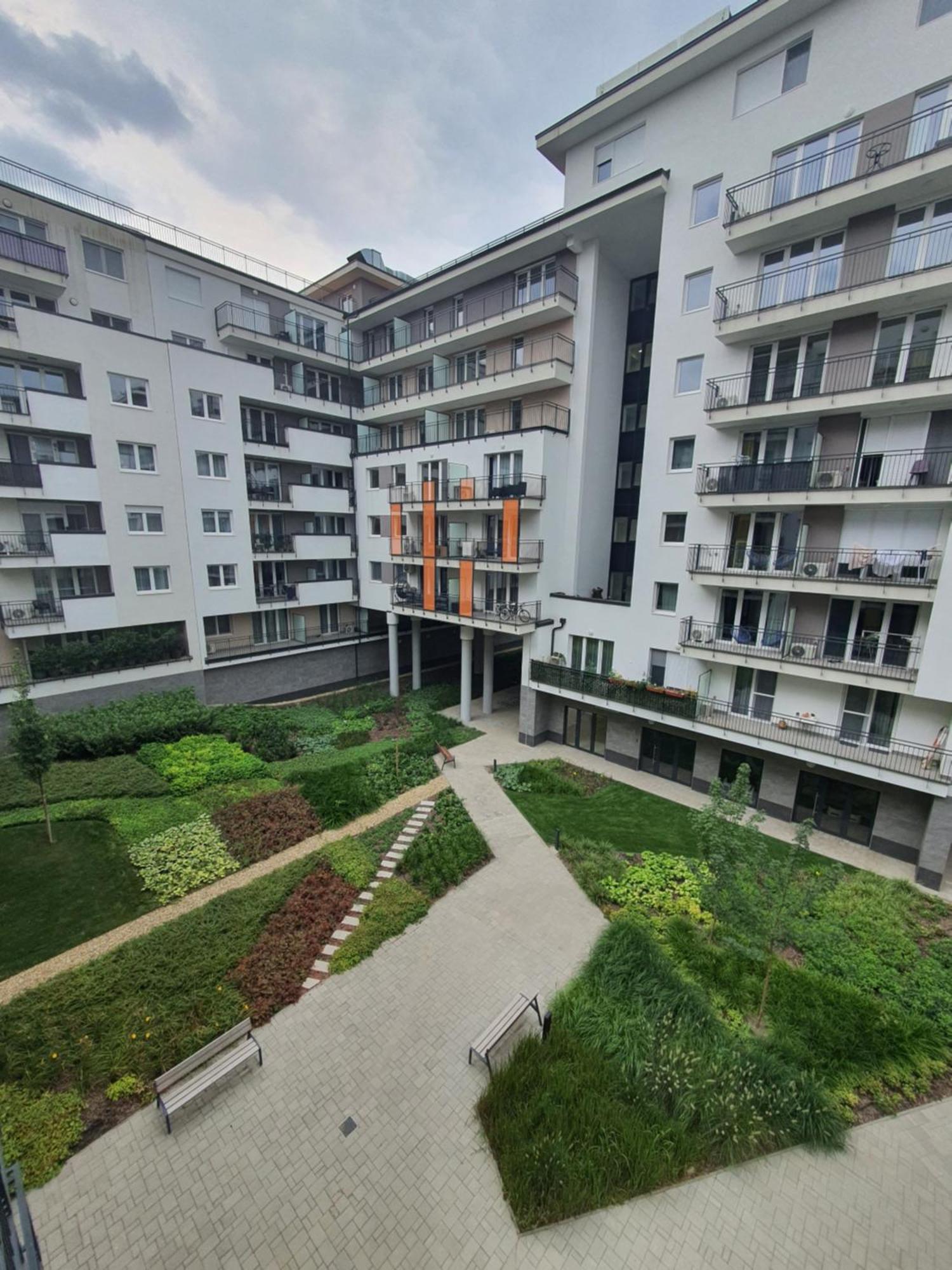 Park West Apartment - Free Parking Budapest Eksteriør billede